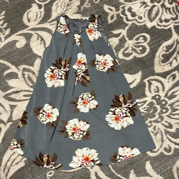 Umgee gray floral dress lined. Excellent condition size medium. - Picture 1 of 5